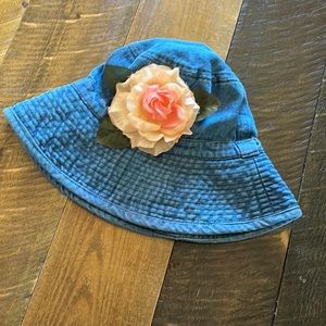 Denim Bucket Hat w/Flower 🌺